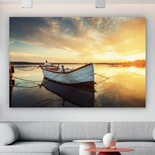 Lade das Bild in den Galerie-Viewer, Leinwandbild Fischerboot bei Sonnenaufgang Querformat
