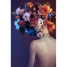 Lade das Bild in den Galerie-Viewer, Leinwandbild Flower Lady Hochformat
