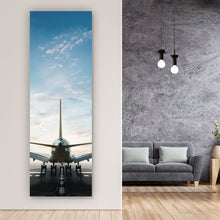 Lade das Bild in den Galerie-Viewer, Aluminiumbild Flugzeug auf der Landebahn Panorama Hoch
