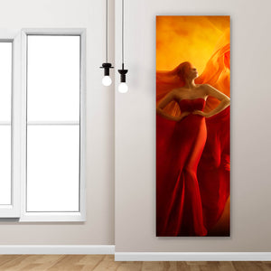 Spannrahmenbild Frau im roten Feuerkleid Panorama Hoch