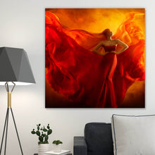 Lade das Bild in den Galerie-Viewer, Aluminiumbild gebürstet Frau im roten Feuerkleid Quadrat
