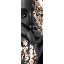 Lade das Bild in den Galerie-Viewer, Aluminiumbild gebürstet Frau mit Gold Make-Up Panorama Hoch
