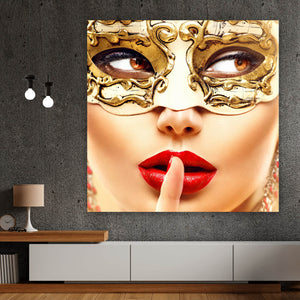 Aluminiumbild gebürstet Frau mit goldener Maske No.2 Quadrat