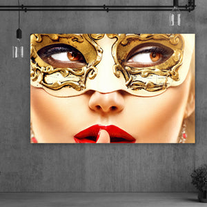 Spannrahmenbild Frau mit goldener Maske No.2 Querformat