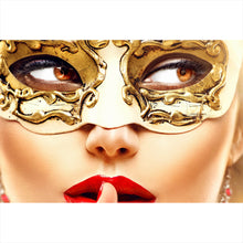Lade das Bild in den Galerie-Viewer, Aluminiumbild Frau mit goldener Maske No.2 Querformat
