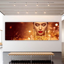Lade das Bild in den Galerie-Viewer, Poster Frau mit Goldschmuck Panorama
