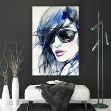 Lade das Bild in den Galerie-Viewer, Acrylglasbild Frau mit Sonnenbrille Aquarell Hochformat
