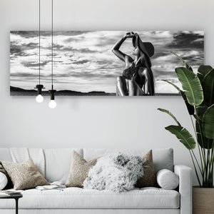 Leinwandbild Frau mit Sonnenhut Schwarz Weiß Panorama