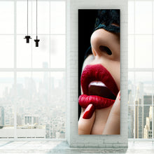 Lade das Bild in den Galerie-Viewer, Poster Frau mit Spitzen Maske Panorama Hoch

