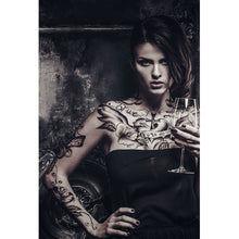 Lade das Bild in den Galerie-Viewer, Acrylglasbild Frau mit Tattoos Hochformat
