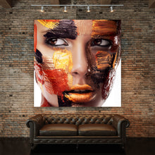 Lade das Bild in den Galerie-Viewer, Spannrahmenbild Frauen Portrait Bodypaint Quadrat
