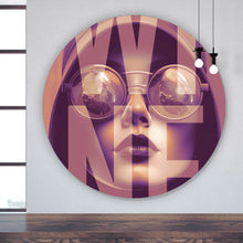 Lade das Bild in den Galerie-Viewer, Aluminiumbild Frauengesicht mit Brille Vintage Wine Kreis
