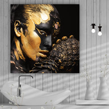 Lade das Bild in den Galerie-Viewer, Poster Frauenportrait Schwarz mit Gold No.2 Quadrat
