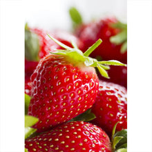 Lade das Bild in den Galerie-Viewer, Poster Frische Erdbeeren Hochformat
