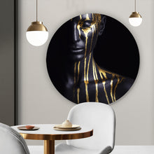 Lade das Bild in den Galerie-Viewer, Aluminiumbild Geheimnisvolle Frau mit Gold Kreis
