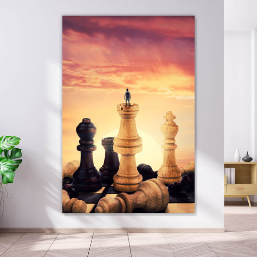 Spannrahmenbild Gigantische Schachfiguren vor Sonnenaufgang Hochformat