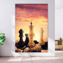Lade das Bild in den Galerie-Viewer, Aluminiumbild gebürstet Gigantische Schachfiguren vor Sonnenaufgang Hochformat
