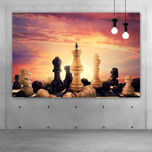 Spannrahmenbild Gigantische Schachfiguren vor Sonnenaufgang Querformat