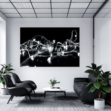 Lade das Bild in den Galerie-Viewer, Aluminiumbild gebürstet Glühbirne Schwarz-Weiß Querformat
