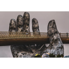 Lade das Bild in den Galerie-Viewer, Aluminiumbild gebürstet Goldene Brücke Vietnam Querformat
