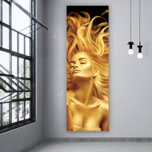 Lade das Bild in den Galerie-Viewer, Aluminiumbild gebürstet Goldene Frau No.1 Panorama Hoch
