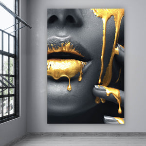 Leinwandbild Goldene Lippen im Querformat, & Aufhängefertig – Versandkostenfrei Wandguru