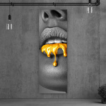 Lade das Bild in den Galerie-Viewer, Aluminiumbild Goldene Lippen No.7 Panorama Hoch
