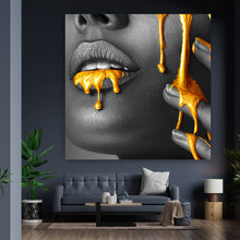 Lade das Bild in den Galerie-Viewer, Aluminiumbild Goldene Lippen No.7 Quadrat
