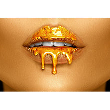 Lade das Bild in den Galerie-Viewer, Leinwandbild Goldfarbene Lippen Querformat
