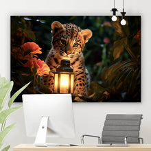 Lade das Bild in den Galerie-Viewer, Aluminiumbild gebürstet Goldiges kleines Leopardenkind Querformat
