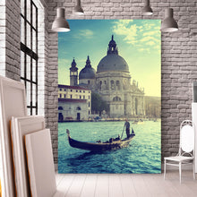 Lade das Bild in den Galerie-Viewer, Aluminiumbild gebürstet Gondel in Venedig Hochformat
