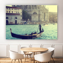 Lade das Bild in den Galerie-Viewer, Leinwandbild Gondel in Venedig Querformat
