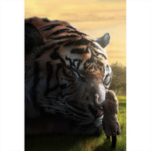 Lade das Bild in den Galerie-Viewer, Aluminiumbild gebürstet Großer Tiger mit Frau Hochformat
