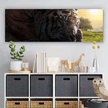 Lade das Bild in den Galerie-Viewer, Leinwandbild Großer Tiger mit Frau Panorama
