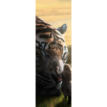 Lade das Bild in den Galerie-Viewer, Poster Großer Tiger mit Frau Panorama Hoch
