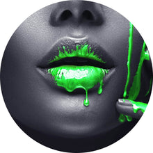 Lade das Bild in den Galerie-Viewer, Aluminiumbild gebürstet Grüne Lippen Kreis
