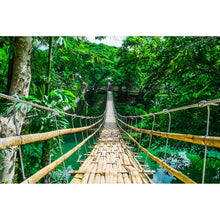 Lade das Bild in den Galerie-Viewer, Aluminiumbild gebürstet Hängebrücke im Dschungel Querformat
