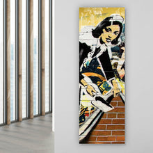 Lade das Bild in den Galerie-Viewer, Aluminiumbild Hausmädchen Graffiti Banksy Panorama Hoch
