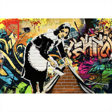 Lade das Bild in den Galerie-Viewer, Aluminiumbild gebürstet Hausmädchen Graffiti Banksy Querformat
