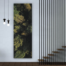 Lade das Bild in den Galerie-Viewer, Aluminiumbild gebürstet Herbstbäume im Wald Panorama Hoch
