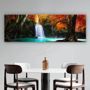 Poster Herbstwald mit Wasserfall Panorama