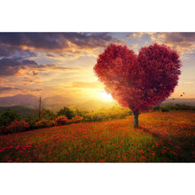 Lade das Bild in den Galerie-Viewer, Leinwandbild Herz Baum bei Sonnenuntergang Querformat
