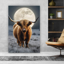 Lade das Bild in den Galerie-Viewer, Spannrahmenbild Highland Rind im Mondschein Hochformat
