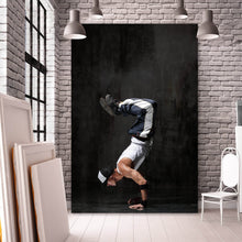 Lade das Bild in den Galerie-Viewer, Aluminiumbild gebürstet Hip Hop Tänzer Hochformat
