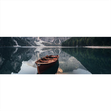 Lade das Bild in den Galerie-Viewer, Leinwandbild Holzboot am Bergsee Panorama
