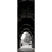 Lade das Bild in den Galerie-Viewer, Poster Indische Kunstfotografie Schwarz Weiß Panorama Hoch
