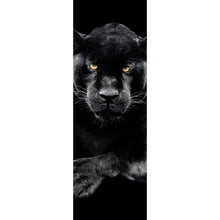 Lade das Bild in den Galerie-Viewer, Poster Jaguar auf schwarzem Hintergrund Panorama Hoch
