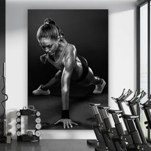 Lade das Bild in den Galerie-Viewer, Aluminiumbild Junge Frau beim Training Hochformat
