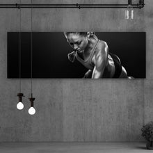 Lade das Bild in den Galerie-Viewer, Aluminiumbild gebürstet Junge Frau beim Training Panorama
