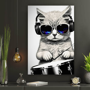 Aluminiumbild Katze am Schlagzeug Hochformat